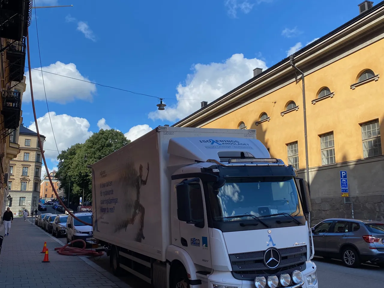 Ekovillas lastbil i bostadsområde
