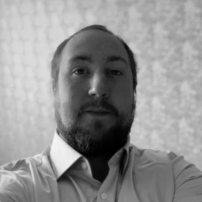 Porträtt av William Ali, Biträdande entreprenadchef och IT-ansvarig